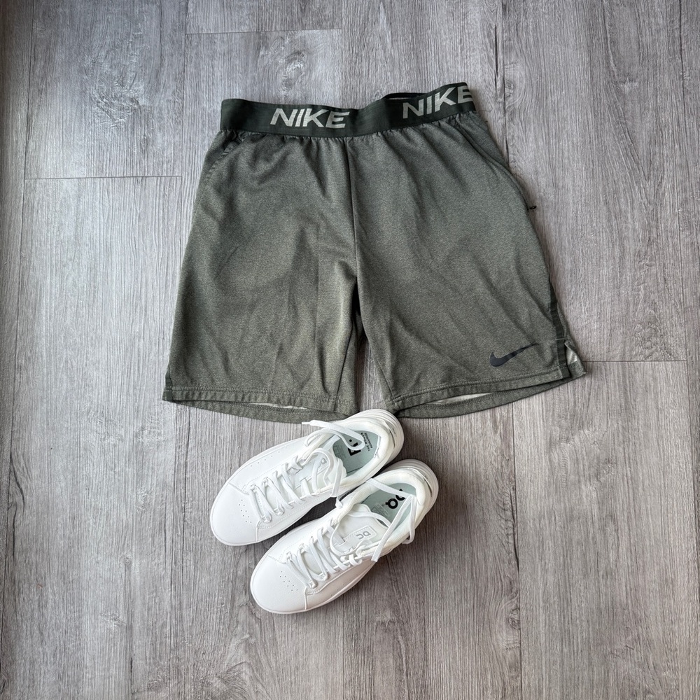 Nike Men's Green Shorts Size Small